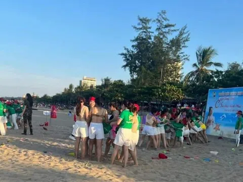 Xôn xao công ty tổ chức team building cho phụ nữ cởi áo ngực hứng nước ở Cửa Lò